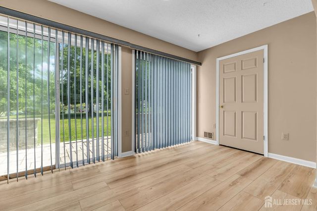 91 Chelsea Court 14, Franklin, NJ 08823