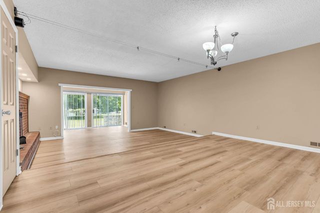 91 Chelsea Court 14, Franklin, NJ 08823