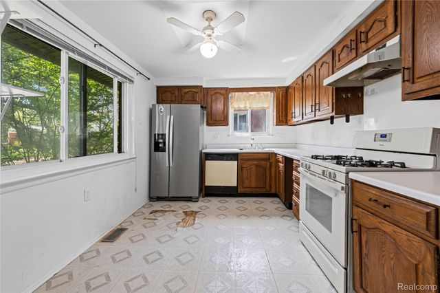 30539 Longfellow Avenue, Madison Heights, MI 48071