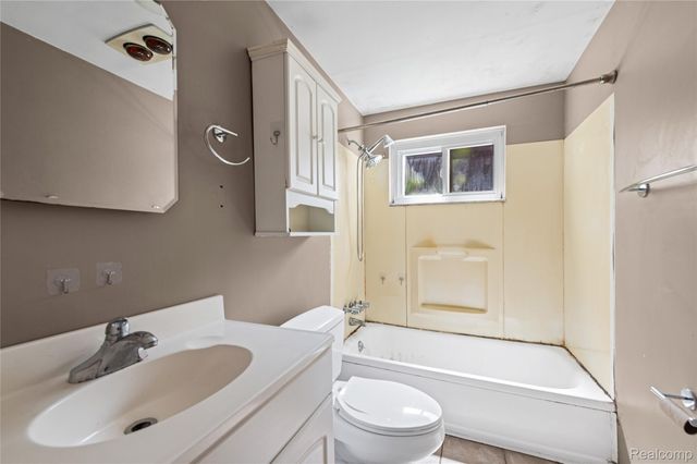 30539 Longfellow Avenue, Madison Heights, MI 48071