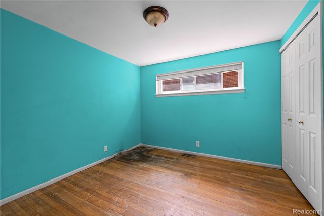 30539 Longfellow Avenue, Madison Heights, MI 48071