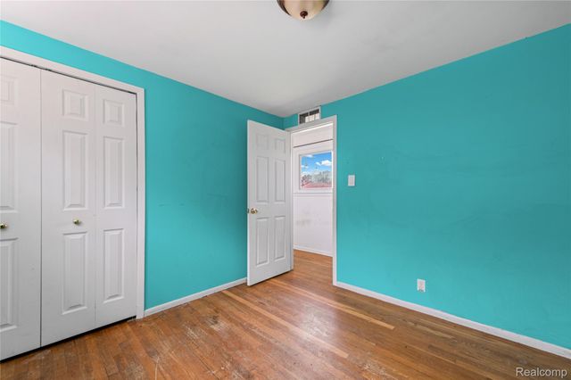 30539 Longfellow Avenue, Madison Heights, MI 48071