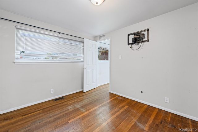 30539 Longfellow Avenue, Madison Heights, MI 48071