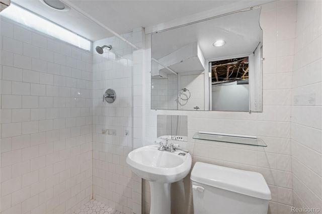 30539 Longfellow Avenue, Madison Heights, MI 48071