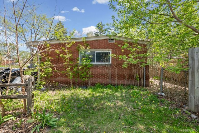 30539 Longfellow Avenue, Madison Heights, MI 48071