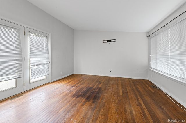 30539 Longfellow Avenue, Madison Heights, MI 48071