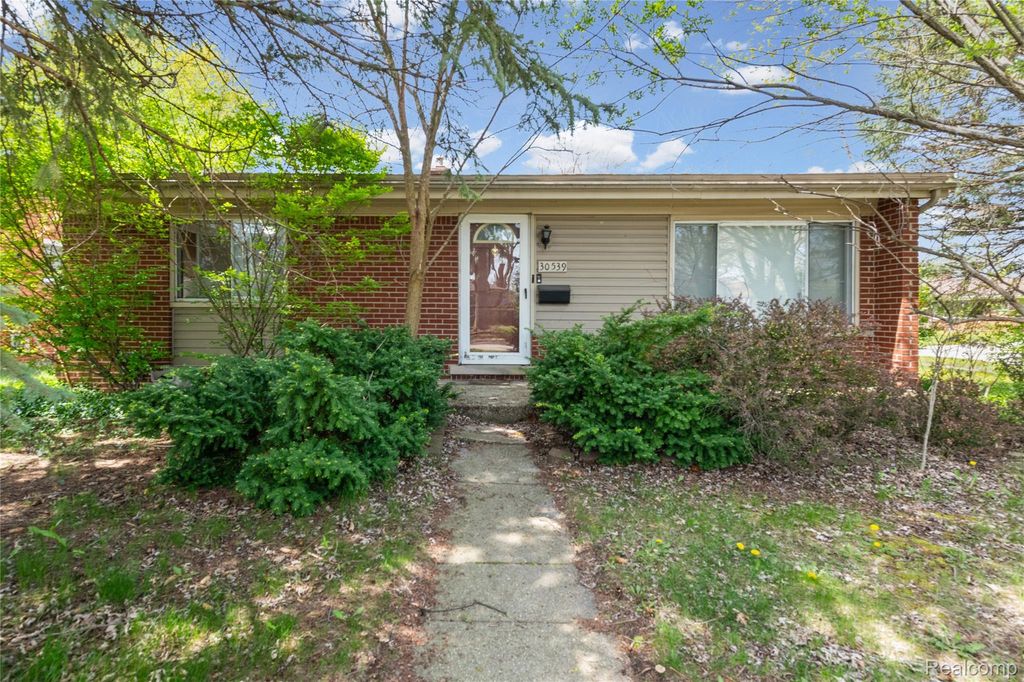 30539 Longfellow Avenue, Madison Heights, MI 48071