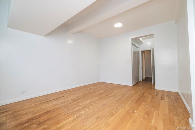 211-35 23 Avenue L1, Bayside, NY 11360