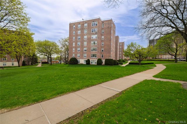 211-35 23 Avenue L1, Bayside, NY 11360