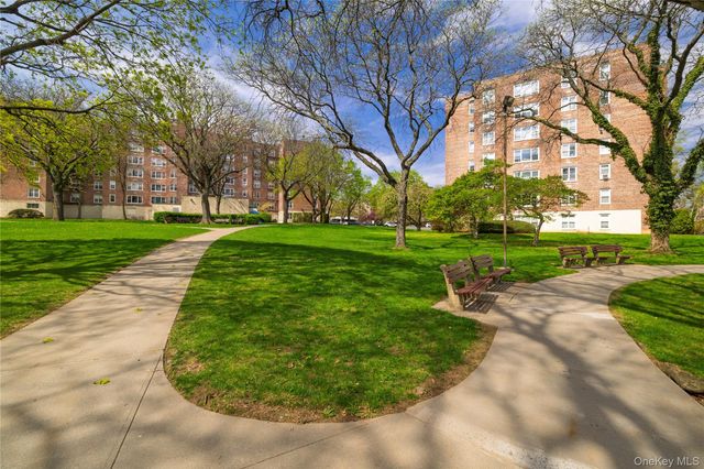 211-35 23 Avenue L1, Bayside, NY 11360
