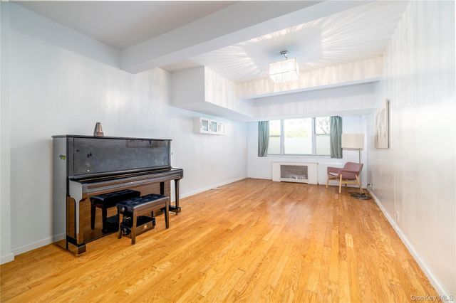 211-35 23 Avenue L1, Bayside, NY 11360