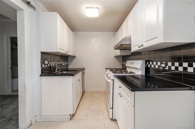 211-35 23 Avenue L1, Bayside, NY 11360