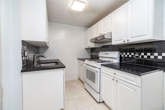 211-35 23 Avenue L1, Bayside, NY 11360