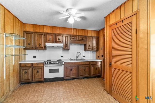 614 Sarah Street, Edna, TX 77957