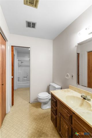 614 Sarah Street, Edna, TX 77957