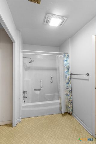 614 Sarah Street, Edna, TX 77957