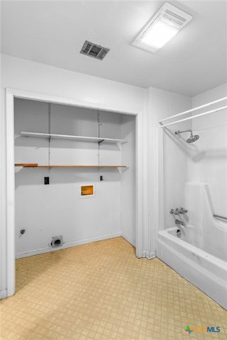 614 Sarah Street, Edna, TX 77957