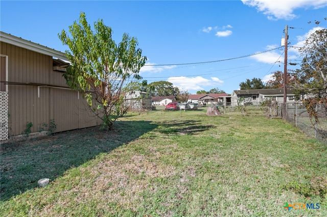 614 Sarah Street, Edna, TX 77957