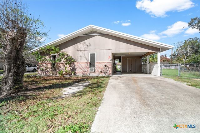 614 Sarah Street, Edna, TX 77957