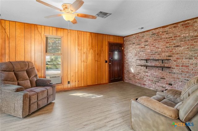 614 Sarah Street, Edna, TX 77957