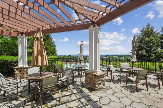 3 Bedrock Ct B3, Woodland Park, NJ 07424