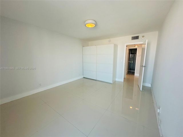 100 Bayview Dr 1528, Sunny Isles Beach, FL 33160