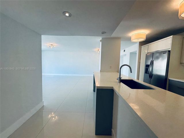 100 Bayview Dr 1528, Sunny Isles Beach, FL 33160