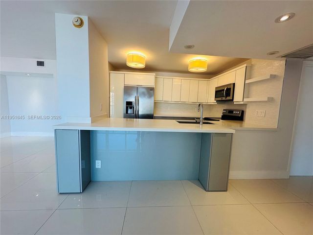 100 Bayview Dr 1528, Sunny Isles Beach, FL 33160