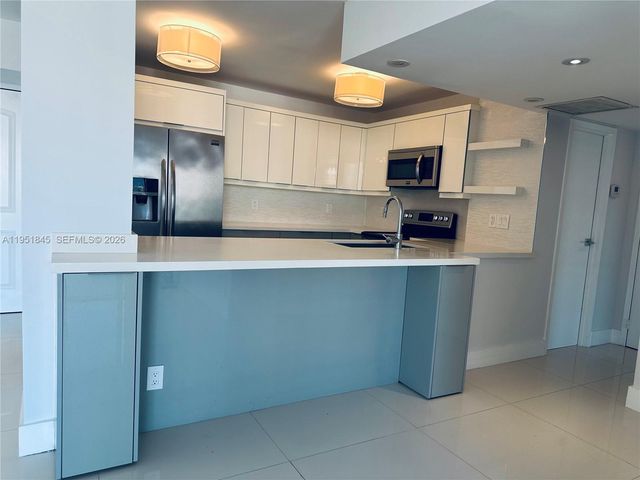 100 Bayview Dr 1528, Sunny Isles Beach, FL 33160