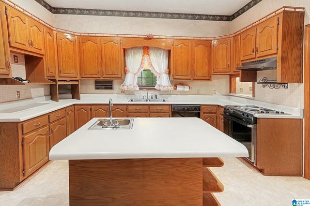 110 FRIENDSHIP CIRCLE, Clanton, AL 35045