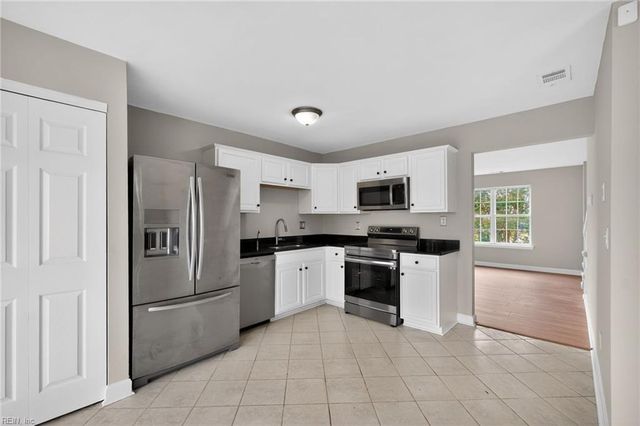 202 Friar CT, Suffolk, VA 23434