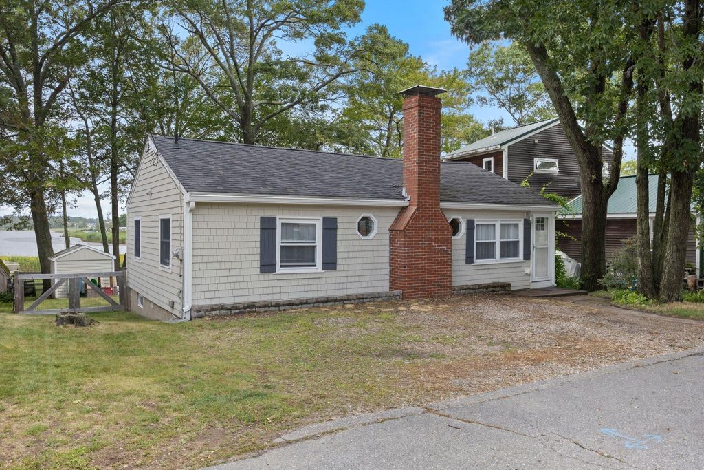 Image 2 of property listing at 24 Walnut Avenue, Hampton, NH 03842