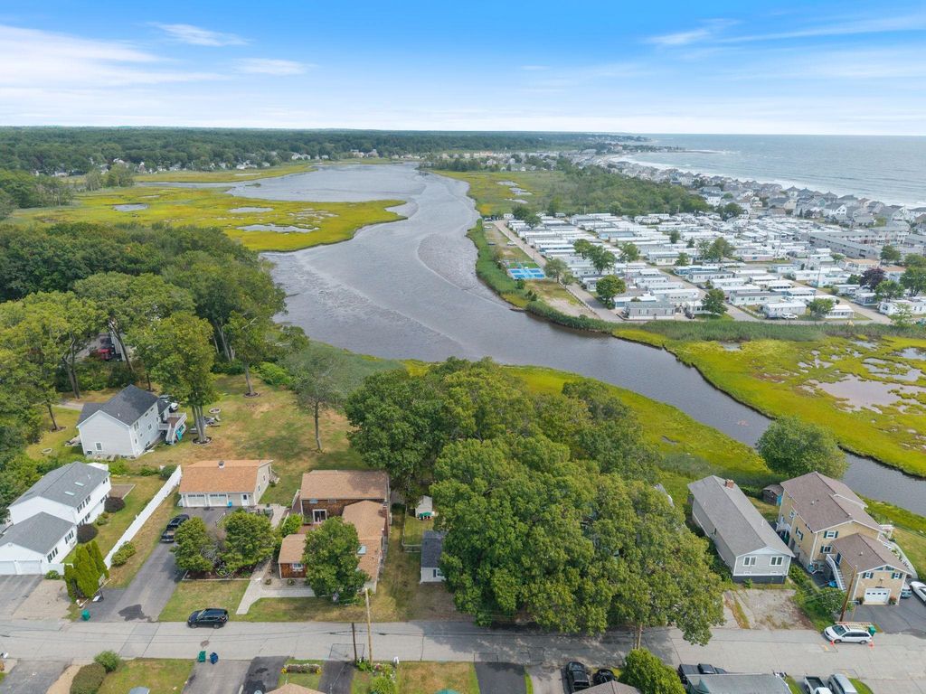 Image 39 of property listing at 24 Walnut Avenue, Hampton, NH 03842