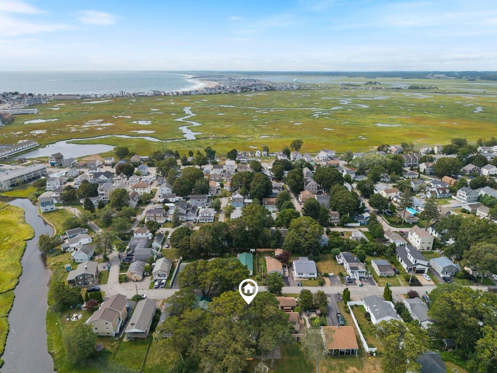 Image 44 of property listing at 24 Walnut Avenue, Hampton, NH 03842