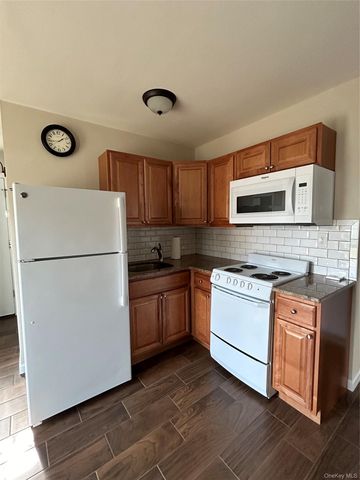 472 South 9th Street, Lindenhurst, NY 11757
