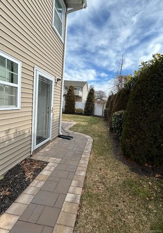 472 South 9th Street, Lindenhurst, NY 11757