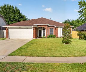 3514 Daisy Lane, Grand Prairie, TX 75052