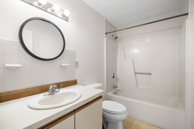 82 Waldo St D, Lowell, MA 01852