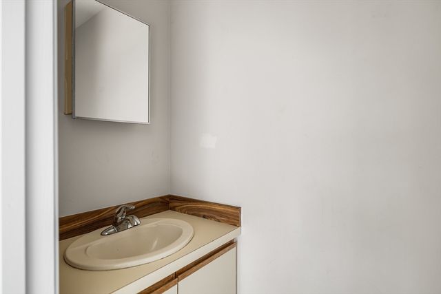 82 Waldo St D, Lowell, MA 01852