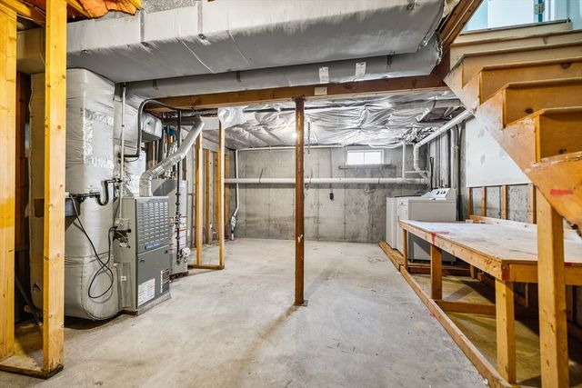 82 Waldo St D, Lowell, MA 01852