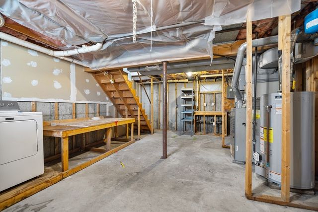 82 Waldo St D, Lowell, MA 01852