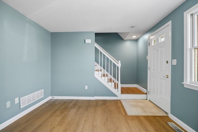 82 Waldo St D, Lowell, MA 01852