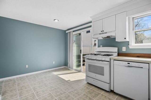 82 Waldo St D, Lowell, MA 01852