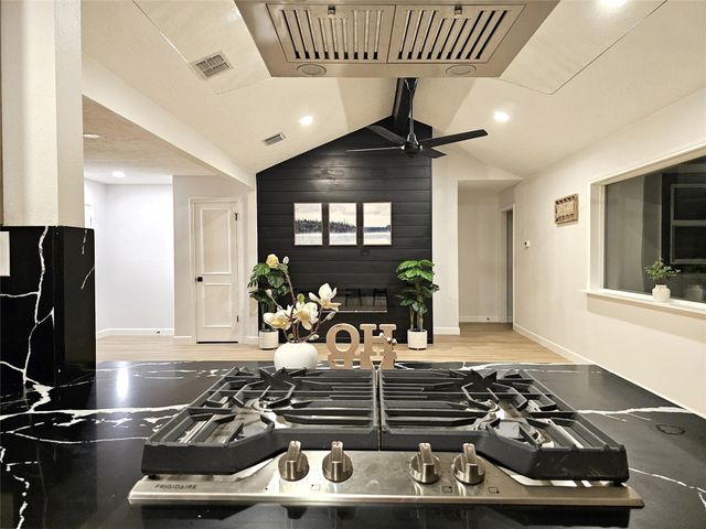 9607 Kemp Forest Drive, Houston, TX 77080