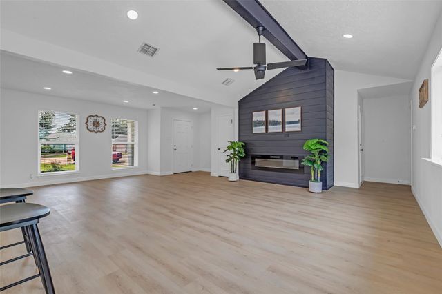 9607 Kemp Forest Drive, Houston, TX 77080