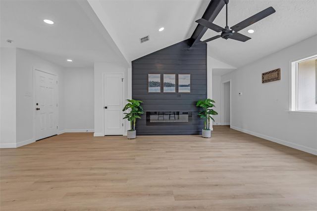 9607 Kemp Forest Drive, Houston, TX 77080