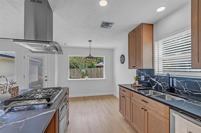 9607 Kemp Forest Drive, Houston, TX 77080