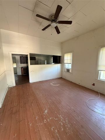 1209 E DR MARTIN LUTHER KING JR BOULEVARD, Tampa, FL 33603