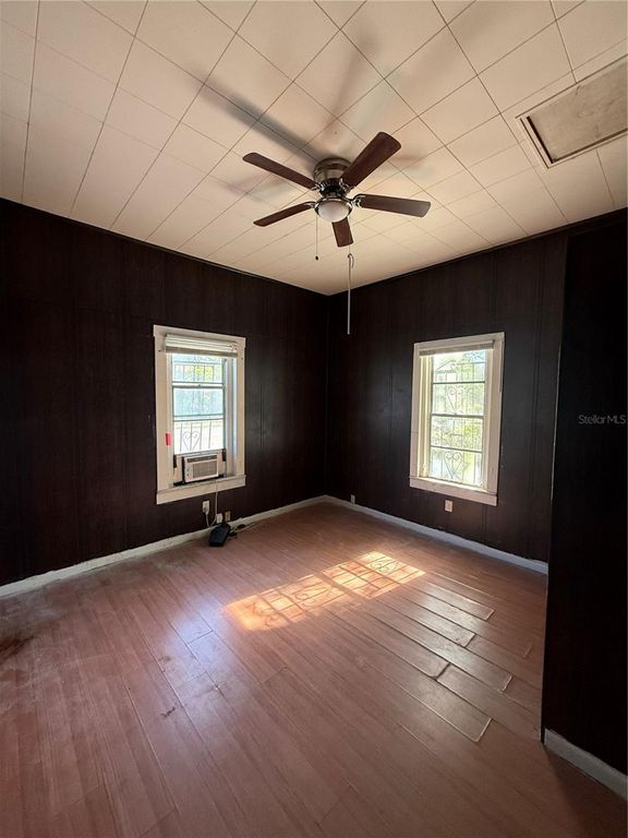 Image 12 of property listing at 1209 E DR MARTIN LUTHER KING JR BOULEVARD, Tampa, FL 33603