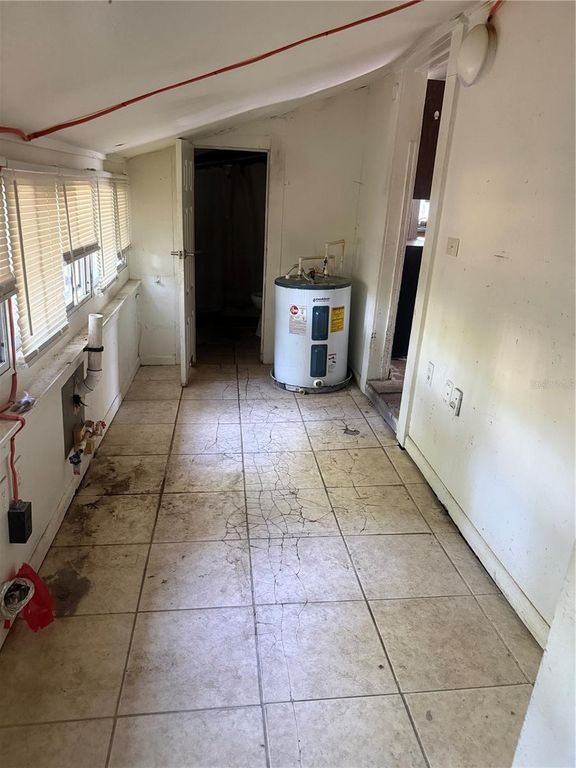 Image 8 of property listing at 1209 E DR MARTIN LUTHER KING JR BOULEVARD, Tampa, FL 33603